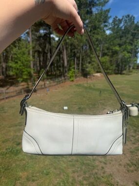 Coach Hamptons East West Demi Baguette